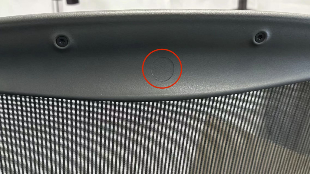 Сравнение логотипа на кресле Herman Miller Aeron