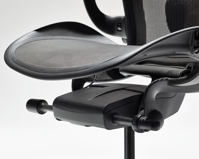 Кресло Herman Miller Aeron Graphite, размер B